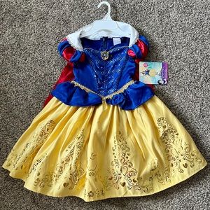 NWT Snow White Disney princess costume